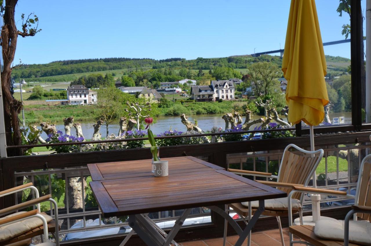 Hotel Weingut Erbes-Henn Ürzig Exterior foto